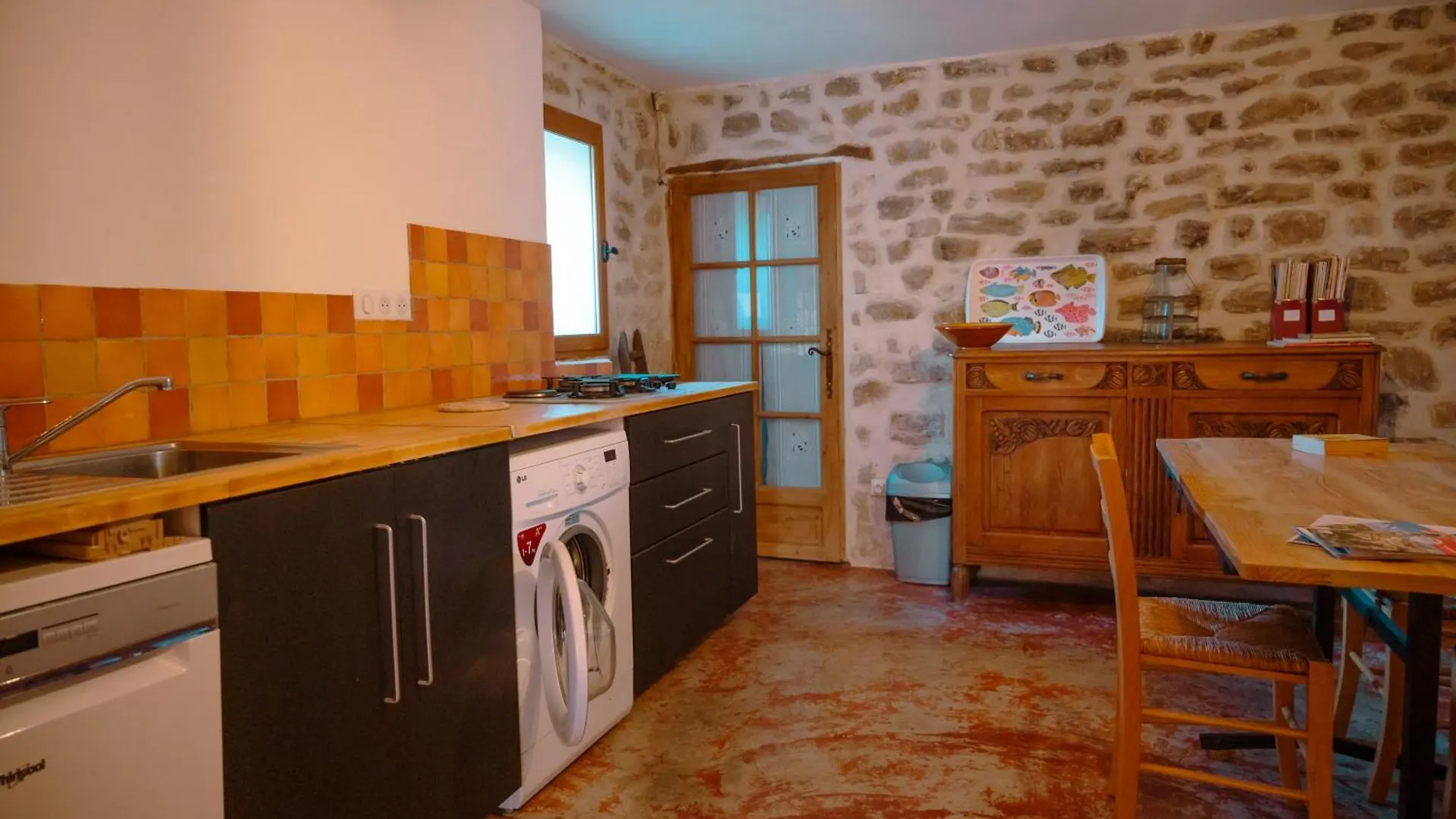 Bed and Breakfast Le Deffend Vieux à Trets 0*,